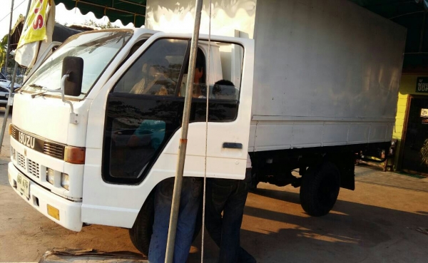 สีล้อ อีซูซุ NHK100ช่วงสั่น 3.20ม แอร์ พ.เวอร์ สภาพดีสวยพร้อมใช้งาน ทะเบียน ป้ายเล็กไม่ติดเวลา เอกสารพร้อมโอนร