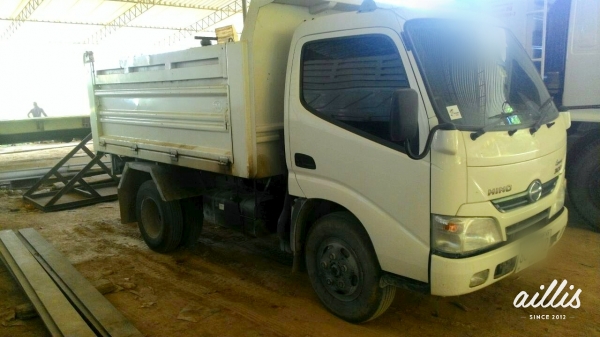 Hino dutro 300
