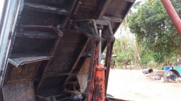 ขาย 135.000บาท 6ล้อดั้ม5คิวเครื่อง100แรง สวยถูกดีพร้อมใช้งาน (รถประกอบไม่มีทะเบียน)