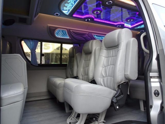 โทร 0922726669 คุณตันหยงรถตู้เบสมือสองฝั่งธนฯ TOYOTA COMMUTER ดีเซลล์ ปี 12 รคา 899,000 บาท