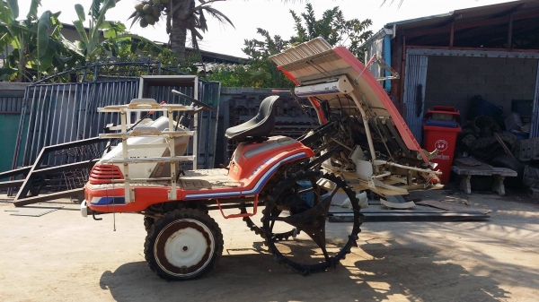 นำเข้าจากญี่ปุ่น รถดำนานั่งขับ KUBOTA  รุ่น SPA5  เก่าญี่ปุ่น   ดำนา 5 แถว สภาพสวย เครื่องยนต์ติดง่าย สภาพสวยพร้อมใช้งาน