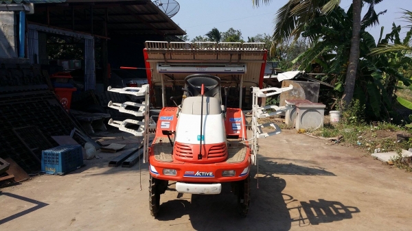 นำเข้าจากญี่ปุ่น รถดำนานั่งขับ KUBOTA  รุ่น SPA5  เก่าญี่ปุ่น   ดำนา 5 แถว สภาพสวย เครื่องยนต์ติดง่าย สภาพสวยพร้อมใช้งาน