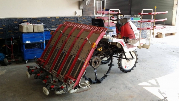 นำเข้าจากญี่ปุ่น รถดำนานั่งขับ YANMAR รุ่น RR5 เก่าญี่ปุ่น  ดำนา 5 แถว สภาพสวย เครื่องยนต์ติดง่าย สภาพสวยพร้อมใช้งาน