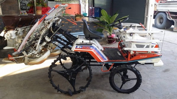 รถปลูกข้าวนั่งขับ KUBOTA รุ่น S1-500R เก่าญี่ปุ่น พร้อมกล่องหยอดปุ๋ยด้านท้าย ดำนา 5 แถว สภาพสวย