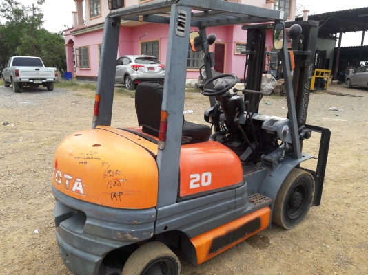 รถยก TOYOTA 6FG20 เครื่องเบนซิน 5k เสาสูง 3 เมตร ยกได้ 2 ตัน ยางตันหน้าหลัง เกียร์ธรรมดา รถนำเข้า สนใจติดต่อ 089-7949488