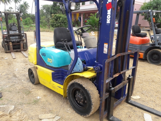 รถยก KOMATSU FG20-12 เครื่องเบนซิน เสาสูง 3 เมตร ยกได้ 2 ตัน ยางตันหน้าหลัง เกียร์ธรรมดา สนใจติดต่อ 089-7949488