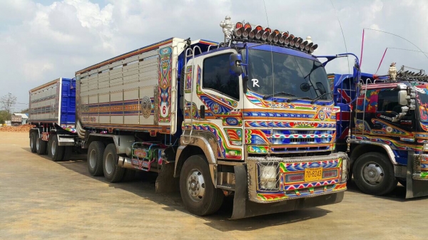 มาแล้ว 270 ปี 49 พ่วงดั้มมิเนียมแม่ลูกๆ 3 เพลายัด เครื่องดี คัชซีสวย รถสวยพร้อมใช้ จะซื้อสดหรือผ่อน ก็ได้ครับเรามีไฟแน้นไว้รองรับลูกค้าซื้อผ่อนครับ ราคา 2,100,000 ถ้าซื้