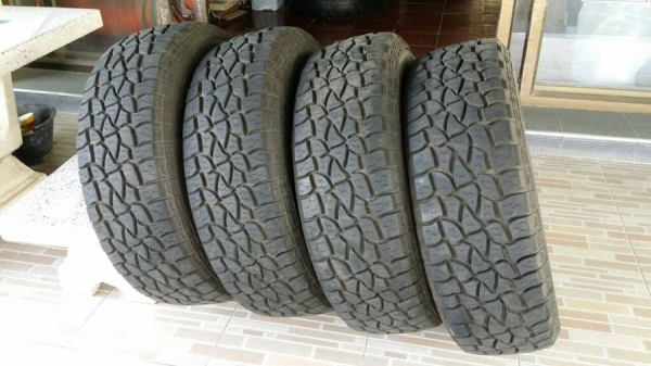 ยาง mickey thomson baja stz 265/75/16 ปี 2015 สภาพเกือบ 100\%