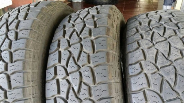 ยาง mickey thomson baja stz 265/75/16 ปี 2015 สภาพเกือบ 100\%