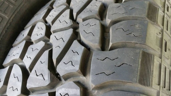 ยาง mickey thomson baja stz 265/75/16 ปี 2015 สภาพเกือบ 100\%