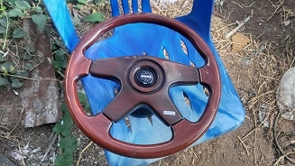 พวงมาลัยลายไม้วอลนัท  เป็นไม้แท้ๆ