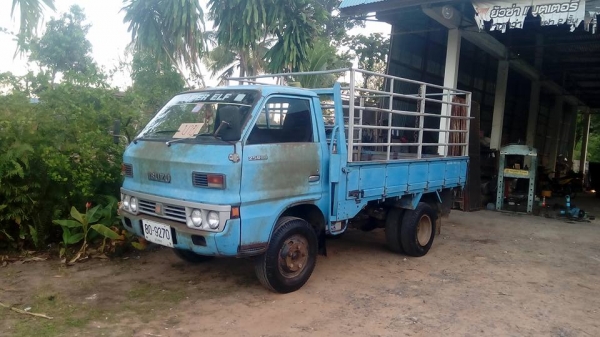 หกล้อเอลฟ์ช่วงสั้น180000หายากน่าใช้ รถสวยมาก0929808941