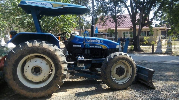 ขายรถไถ2เพลา NEWHOLLAND T75 อุปกรณ์ ดันหน้า ผานหลัง สภาพสวยพร้อมใช้งาน เอกสารพร้อมโอน สนใจโทร 090-8588220คุณนะ 093-3258446คุณบิว หรือเข้าดูสินค้าอื่นๆได้ที่ www.truck.in.th/498 หรือเพจFacebook ณรงค์ ซื้อขายรถมือสอง (เว็บไซต์ส่วนตัว) หรือFacebook อู่ คุณนะ