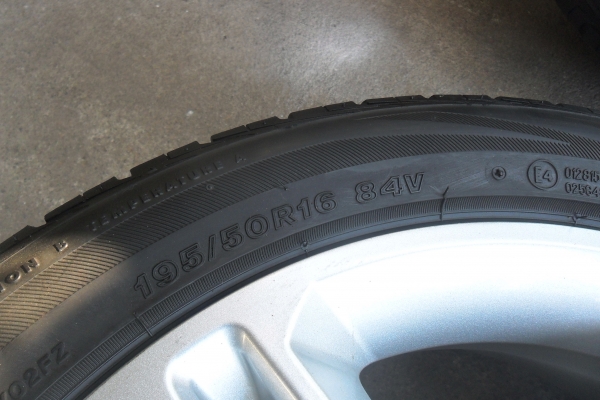 ล้อแม็ก16นิ้ว4รู  ฟอด พร้อมยาง สวยๆ 4 ล้อ ราคา 5900 บาท