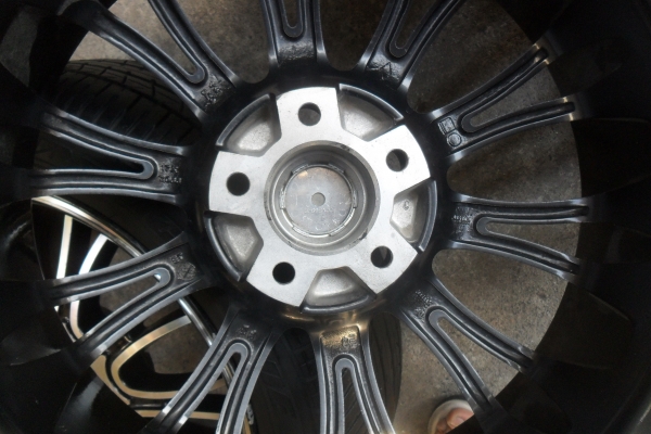 ล้อแม็ก17นิ้ว5รู114 พร้อมยาง สวยๆ 4 ล้อ ราคา 6900 บาท