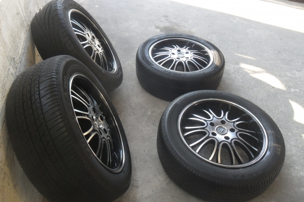 ล้อแม็ก17นิ้ว5รู114 พร้อมยาง สวยๆ 4 ล้อ ราคา 6900 บาท