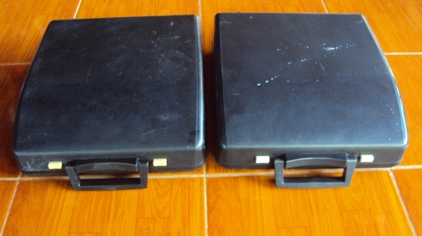 ขาย เครื่องพิมพ์ดีดภาษาไทย แบบกระเป๋าหิ้ว สวยกริ๊บ 2 เครื่อง