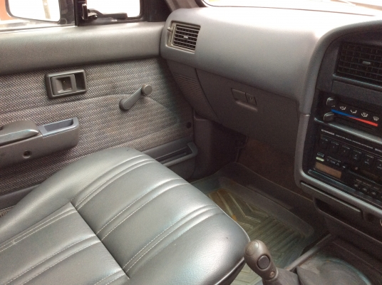 ขายTOYOTA SR5 LN111 ตัวประกอบนอกรถมือเดียว