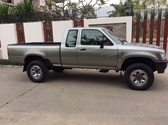 ขายTOYOTA SR5 LN111 ตัวประกอบนอกรถมือเดียว