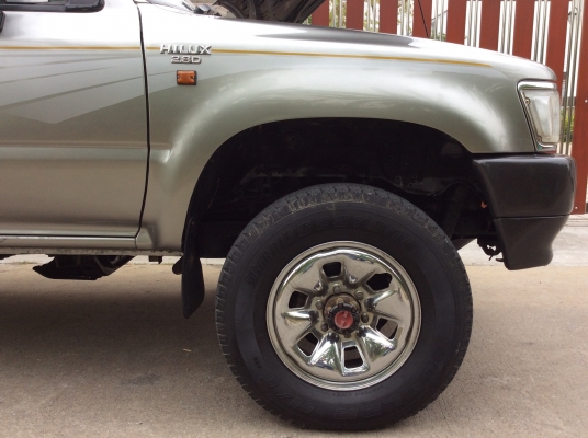 ขายTOYOTA SR5 LN111 ตัวประกอบนอกรถมือเดียว