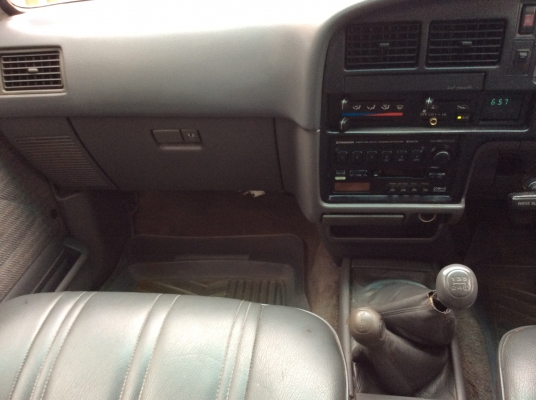 ขายTOYOTA SR5 LN111 ตัวประกอบนอกรถมือเดียว