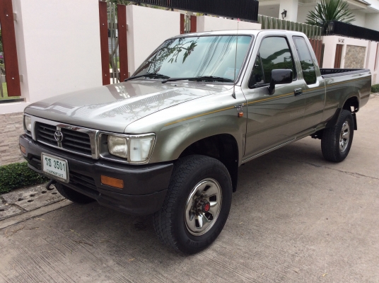 ขายTOYOTA SR5 LN111 ตัวประกอบนอกรถมือเดียว