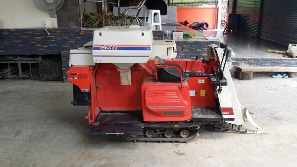 รถเกี่ยวข้าวพร้อมนวดข้าวในตัว แบบนั่งขับ เก่าญี่ปุ่น  SHIBAURA  รุ่น CX11 เกี่ยวข้าว 2 แถว สภาพสวย