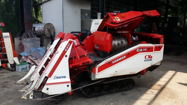 รถเกี่ยวข้าวพร้อมนวดข้าวในตัว แบบนั่งขับ เก่าญี่ปุ่น  YANMAR   รุ่น CA11 เกี่ยวข้าว 2 แถว สภาพสวย