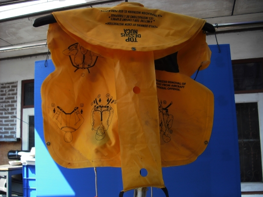 เสื้อชูชีพเครื่องบินโดยสาร เสื้อชูชีพเครื่องบินโดยสาร