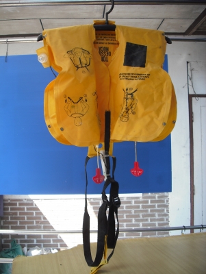 เสื้อชูชีพเครื่องบินโดยสาร เสื้อชูชีพเครื่องบินโดยสาร