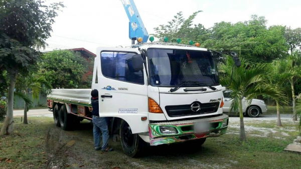 ขายรถ 10 ล้อ ฮีโน่ เมก้า ติดเครน 5 ตัน 4 ปอก 3 ชัก 240 แรง ยาว 7.20 ม.  สภาพดี จัดแนนท์ได้ครับ สนใจติดต่อได้ที่ 081-9420141  ,  081-5715326