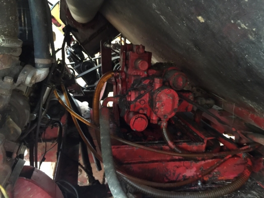 ขายรถเกี่ยวข้าวไทยเจริญราคา460000บาทครับ