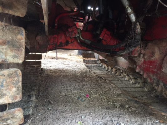 ขายรถเกี่ยวข้าวไทยเจริญราคา460000บาทครับ