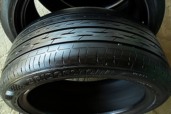ยางขอบ17  บริดสโตน 225-45-R17ลงพื้นปี15 (4เส้น 4,600)
