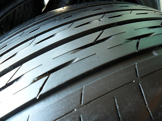 ยางขอบ17  บริดสโตน 225-45-R17ลงพื้นปี15 (4เส้น 4,600)