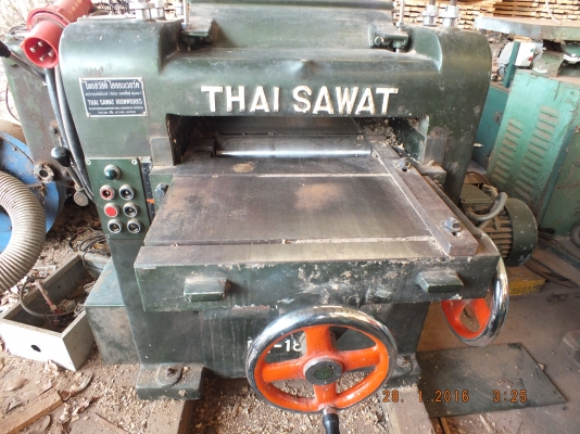 เครื่องไสไม้  3  หน้า