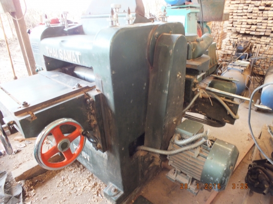 เครื่องไสไม้  3  หน้า