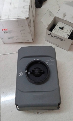 กล่อง สวิทช์ ปิด-เปิด สำหรับกลางแจ้งกันฝุ่นกันน้ำ