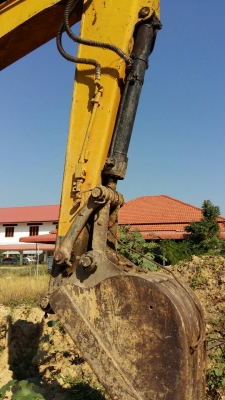 ขายแบคโฮ Komatsu PC120-3 มีลายหัวเจาะพร้อมบุ้งกี๋ 2 ใบ ขายแบคโฮ Komatsu PC120-3 มีลายหัวเจาะพร้อมบุ้งกี๋ 2 ใบ