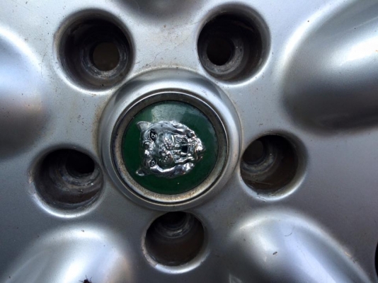 ขายล้อ Jaguar XK8 ขอบ17" กว้าง8นิ้วoffset 33 สภาพดี ขาย 26,500 บาทสนใจโทร 062-1219299. 088-0223848