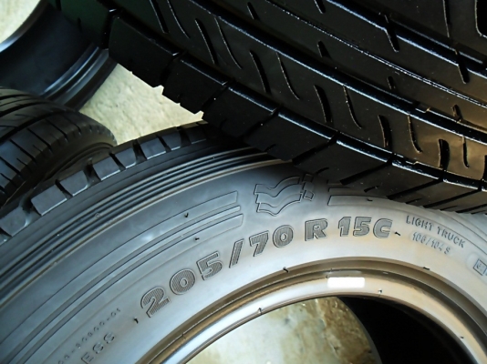 ยางกระบะ15 มิชลิน205-70-R15 ลงพื้นปลายปี14 (4เส้น4,800) ยางกระบะ15 มิชลิน205-70-R15 ลงพื้นปลายปี14 (4เส้น4,800)