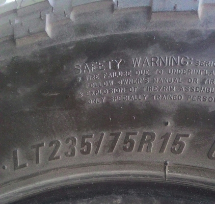 ขาย ยางลุยไซร์เล็ก 235/75/15 สวยๆครับ