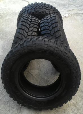 ขาย ยางลุยไซร์เล็ก 235/75/15 สวยๆครับ