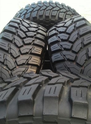 ขาย ยางลุยไซร์เล็ก 235/75/15 สวยๆครับ