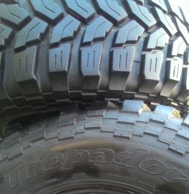 ขาย ยางลุยไซร์เล็ก 235/75/15 สวยๆครับ