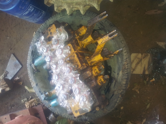 ขายอะไหล่แบคโฮ  KOBELCO  SK200 MARK2  กระบอก แพคอนโทล สวิง ตัวเดิน เครื่อง 6D31 พร้อมใช้