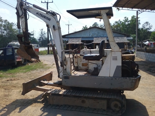 ขาย100,000รถแบคโฮ MITSUBISHI MS 035 เครื่องดีปั้มดีเอวแน่นโซ่ดีแต่รอนเลอร์ไม่มี 090-772-3710 090-772-3708