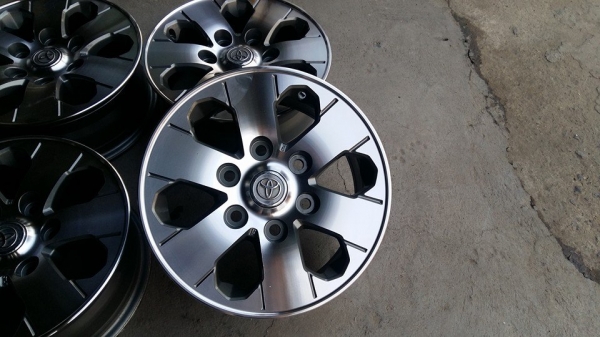 ขายล้อแม็ก Toyota ventury 15" สนใจติดต่อเล็กคลองสามครับ 081-3747940 ขายล้อแม็ก Toyota ventury 15" สนใจติดต่อเล็กคลองสามครับ 081-3747940