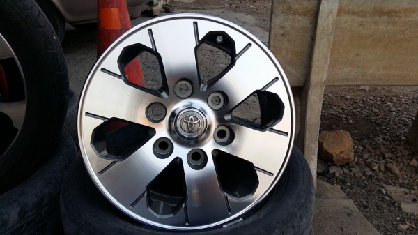 ขายล้อแม็ก Toyota ventury 15" สนใจติดต่อเล็กคลองสามครับ 081-3747940 ขายล้อแม็ก Toyota ventury 15" สนใจติดต่อเล็กคลองสามครับ 081-3747940