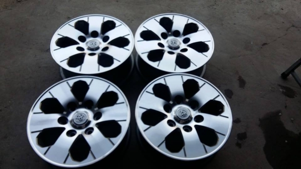 ขายล้อแม็ก Toyota ventury 15" สนใจติดต่อเล็กคลองสามครับ 081-3747940 ขายล้อแม็ก Toyota ventury 15" สนใจติดต่อเล็กคลองสามครับ 081-3747940